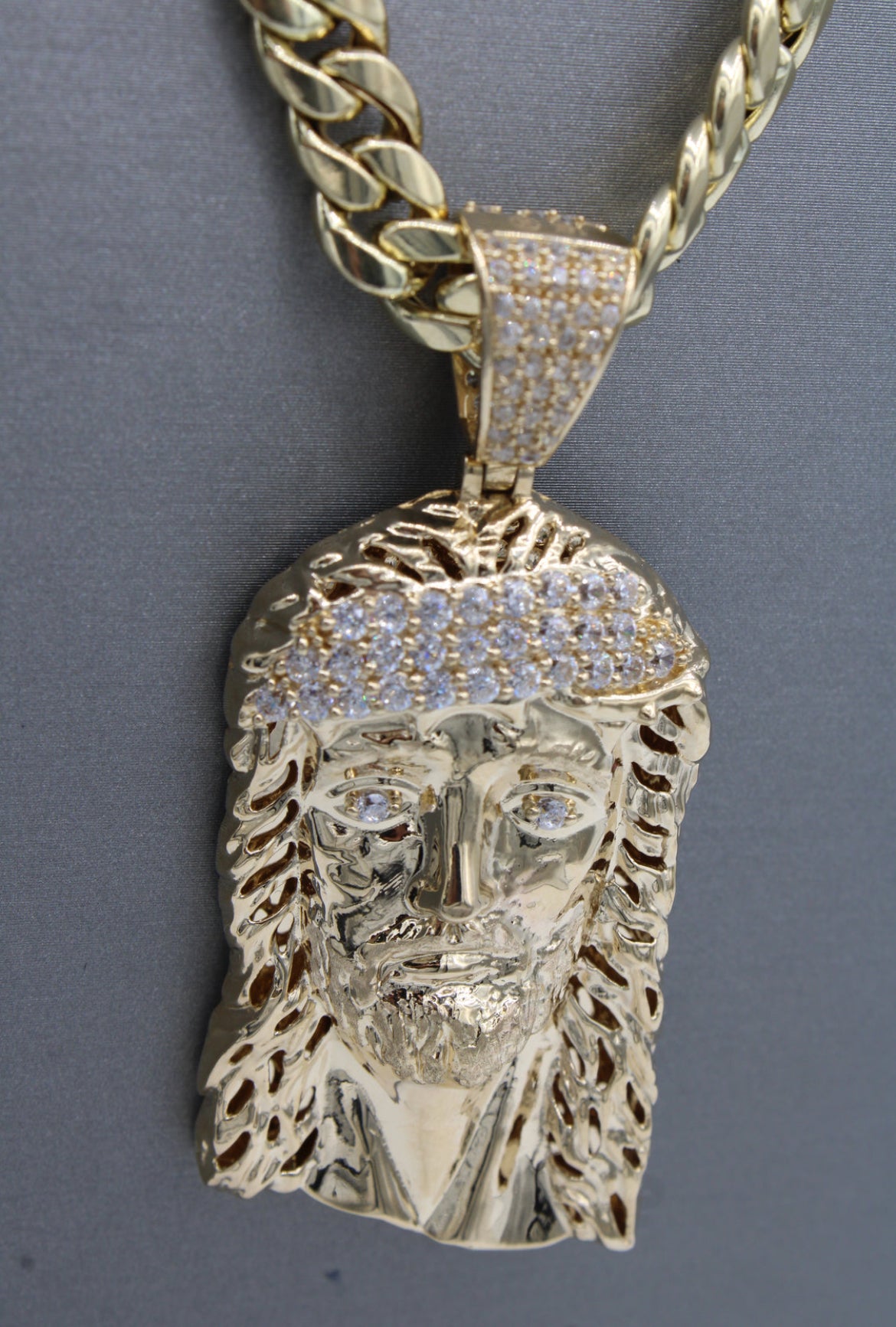 (Copia) *NEW* 14k Jesus Face Pendant w/ ITTALLO
Hollow Cuban Chain (7MM / 20" Inches)